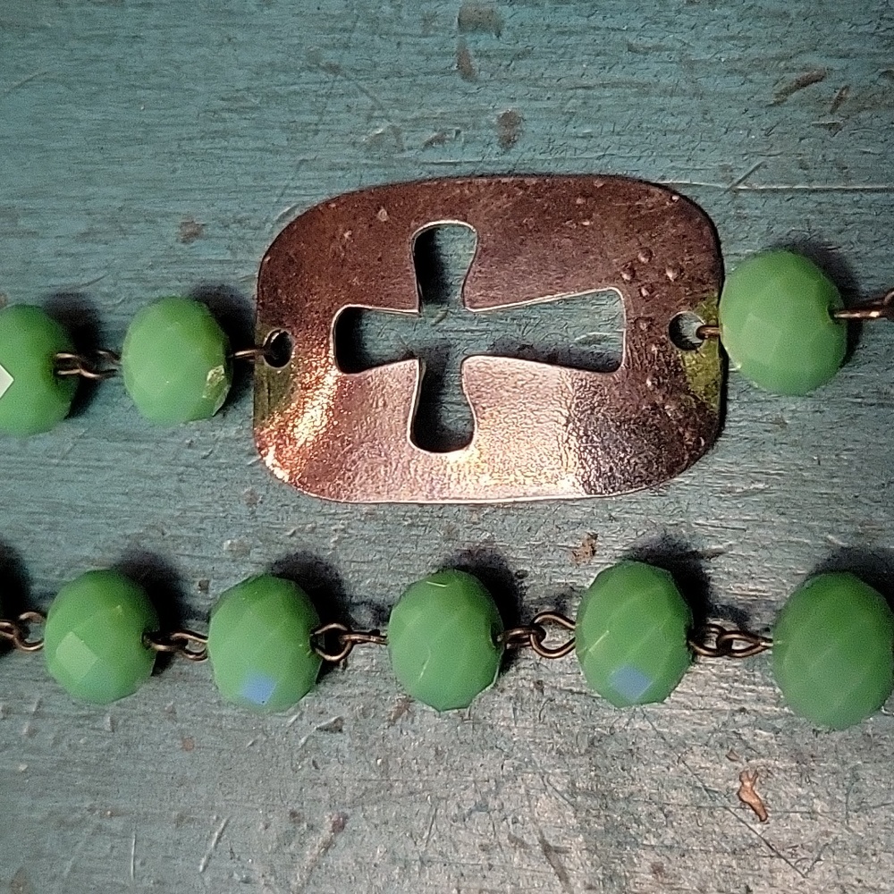 Sea green bead necklace with silver cross pendent 16" Rodeo style - Picture 4 of 4